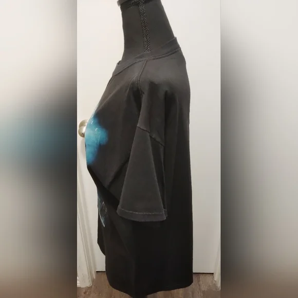 Delta Black and Blue Graphic Tee - Picture 5 of 6